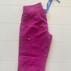 FIGS Raspberry Sorbet Kade™ - Petite Cargo Scrub Pants